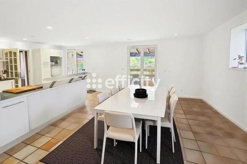 Maison - 200 m² - 6 pièces