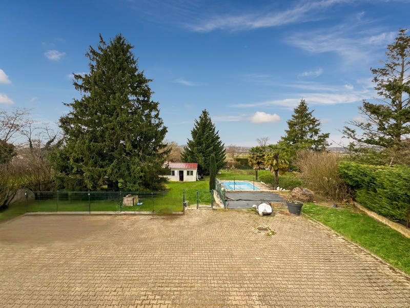 Maison - 216 m² - 8 pièces