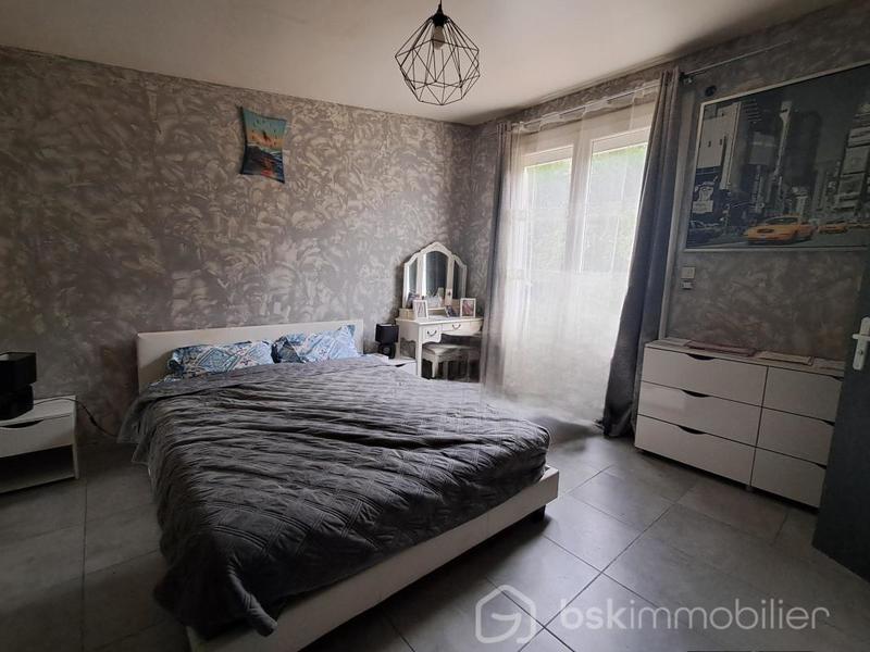 Maison traditionnelle - 213 m² - 12 pièces