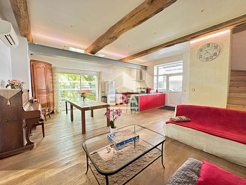 Maison - 220 m² - 6 pièces