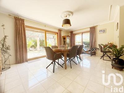 Maison - 219 m² - 6 pièces