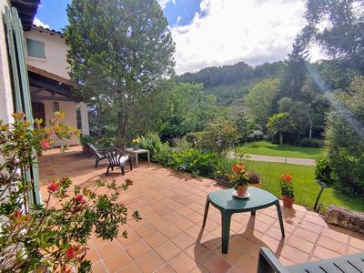 Maison - 247 m² - 9 pièces