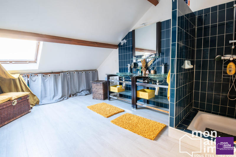 Maison traditionnelle - 210 m² - 7 pièces