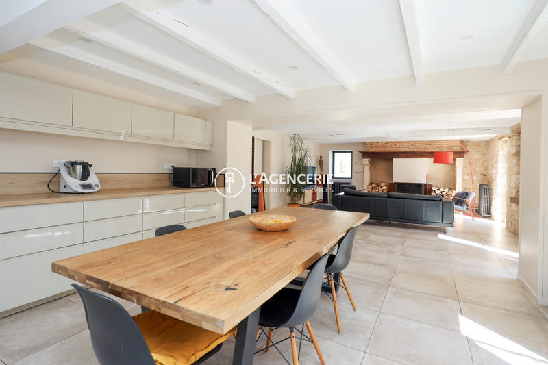 Maison - 430 m² - 4 pièces