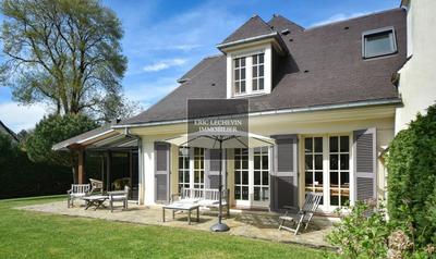 Villa - 200 m² - 10 pièces