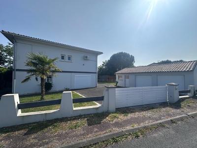 Maison - 240 m² - 7 pièces