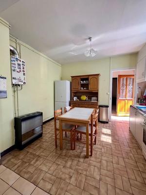 Maison - 104 m² - 9 pièces