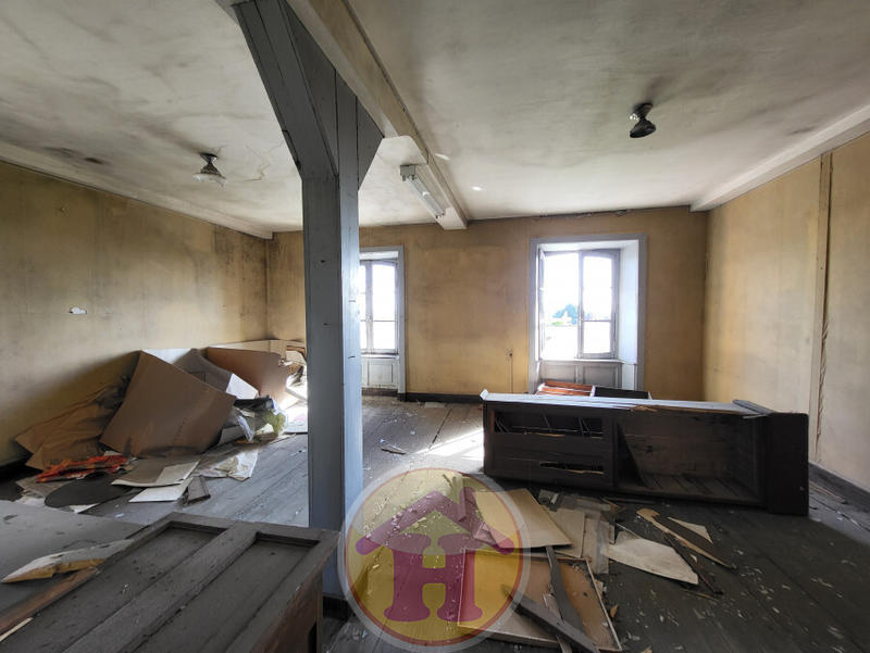 Local commercial - 1 947 m² - 16 pièces