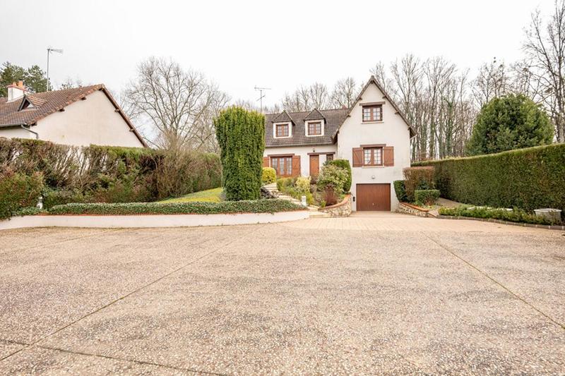 Maison - 195 m² - 8 pièces