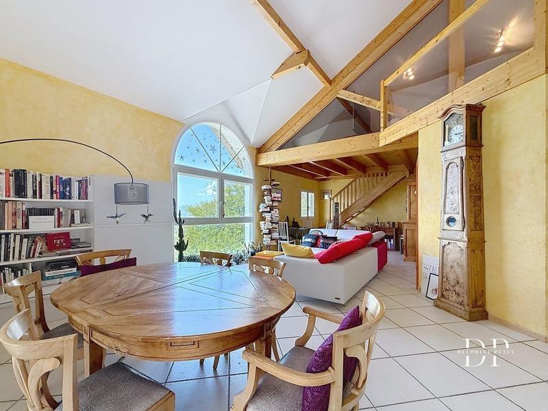 Maison - 222 m² - 5 pièces