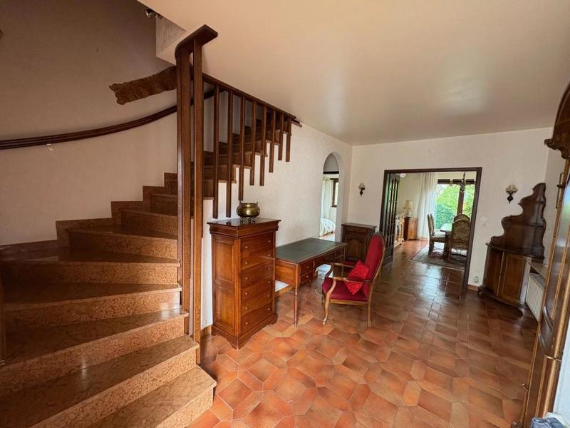 Maison - 250 m² - 6 pièces