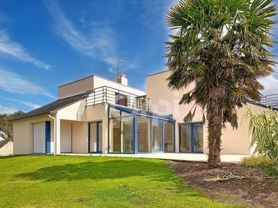 Propriété - 265 m² - 6 pièces