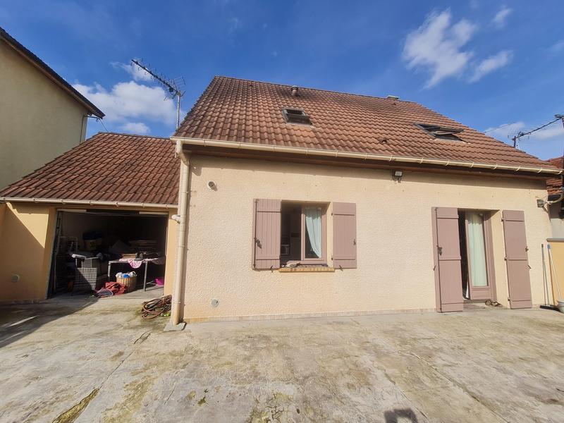 Maison - 92 m² - 6 pièces