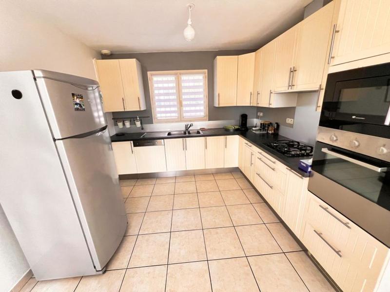 Villa - 100 m² - 5 pièces