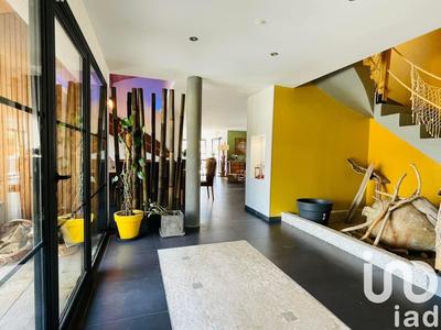 Maison - 400 m² - 12 pièces