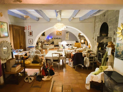 Maison - 323 m² - 6 pièces