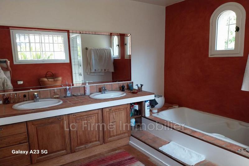 Propriété - 190 m² - 4 pièces