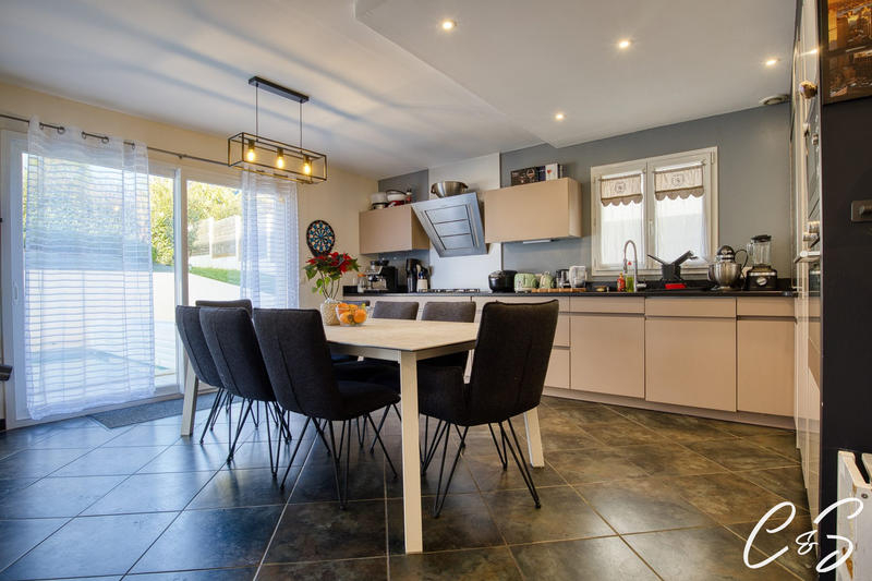 Maison - 163 m² - 6 pièces