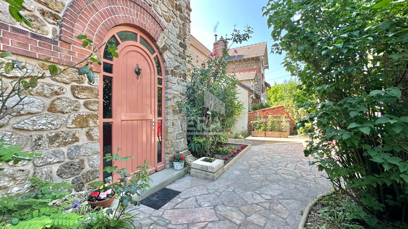 Maison - 229 m² - 10 pièces