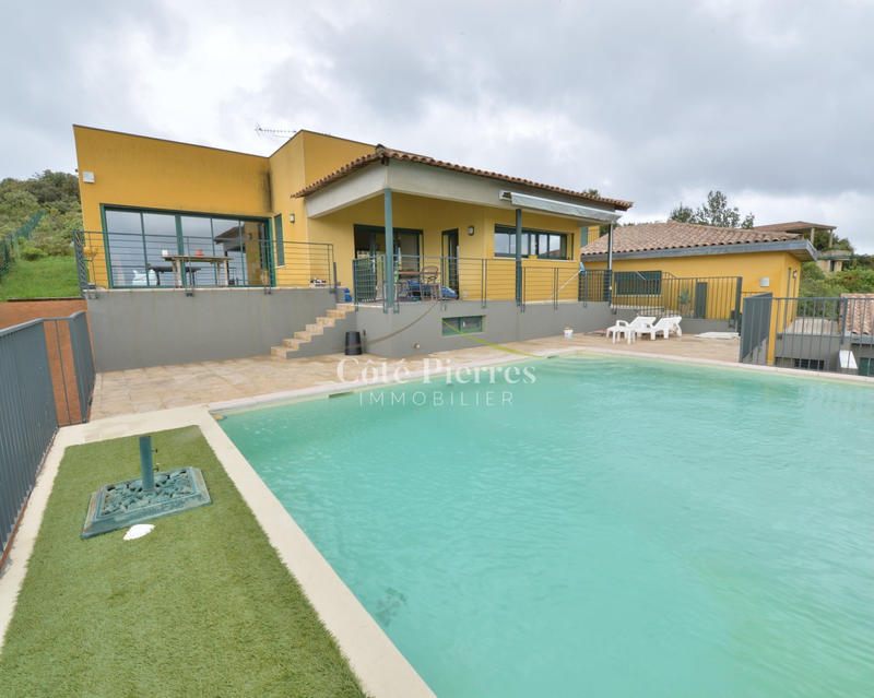 Villa - 300 m² - 7 pièces