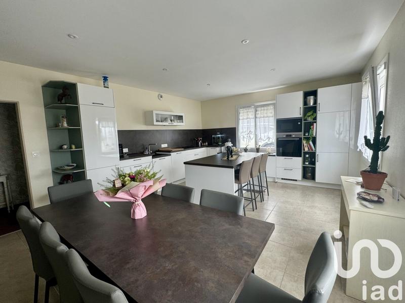 Maison - 225 m² - 8 pièces