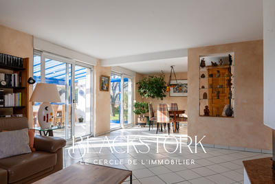 Maison - 202 m² - 6 pièces