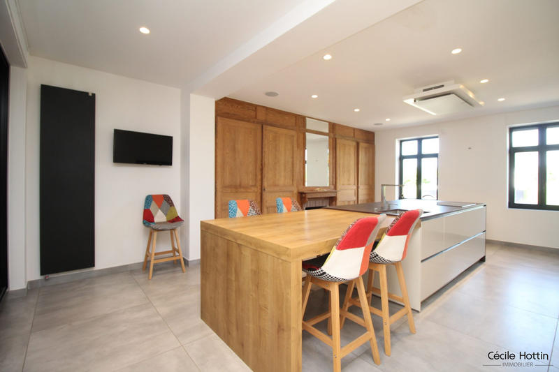 Maison - 240 m² - 8 pièces