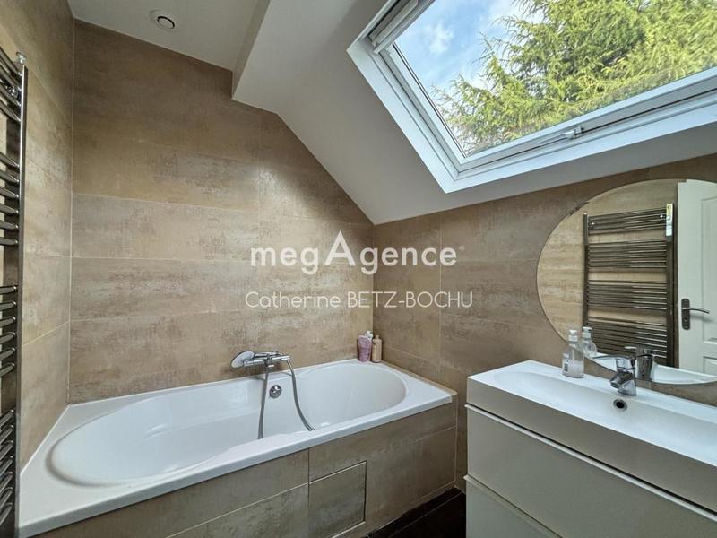 Maison - 143 m² - 7 pièces