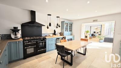 Maison - 240 m² - 10 pièces