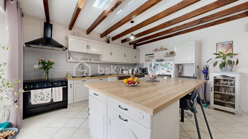 Maison - 212 m² - 9 pièces