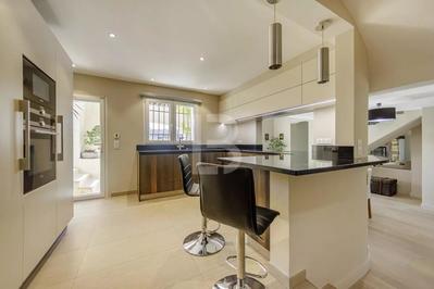 Villa - 196 m² - 6 pièces