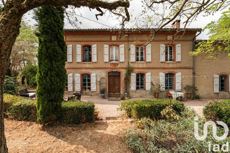Maison - 285 m² - 9 pièces