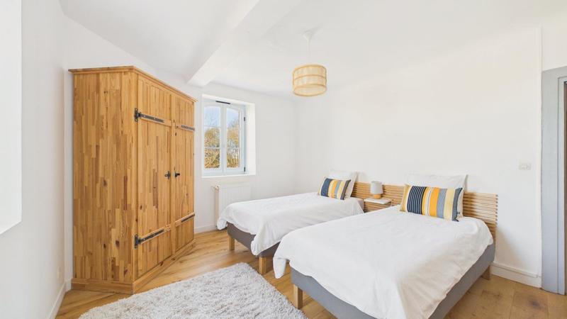 Maison en pierre - 370 m² - 11 pièces