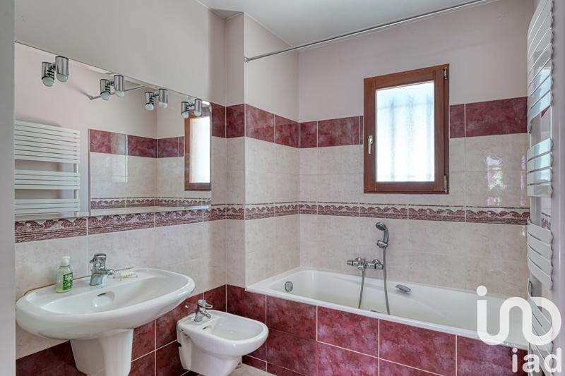 Maison - 222 m² - 9 pièces