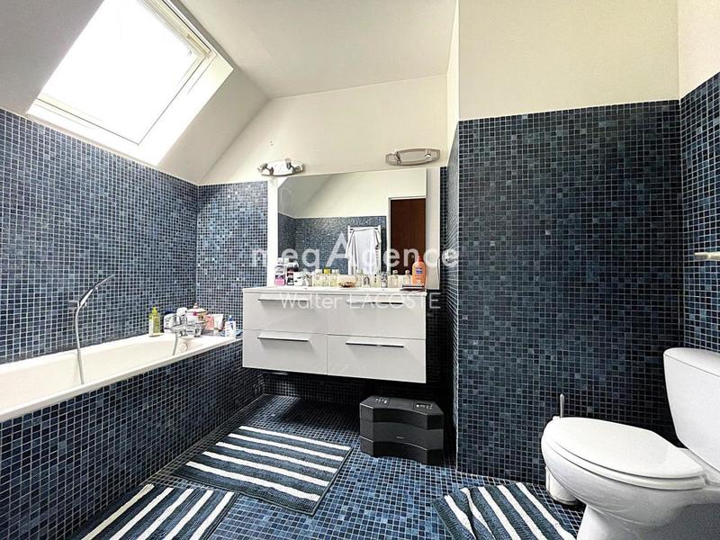 Maison traditionnelle - 260 m² - 10 pièces