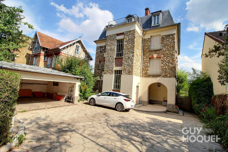 Appartement - 210 m² - 7 pièces