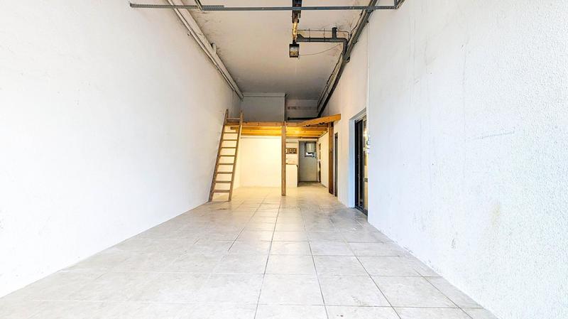 Local commercial - 250 m² - 5 pièces