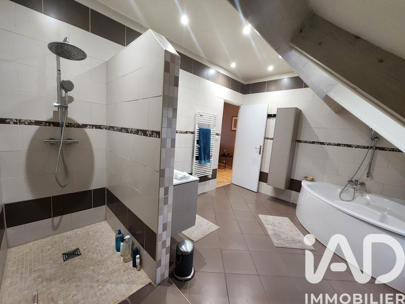 Maison - 214 m² - 6 pièces