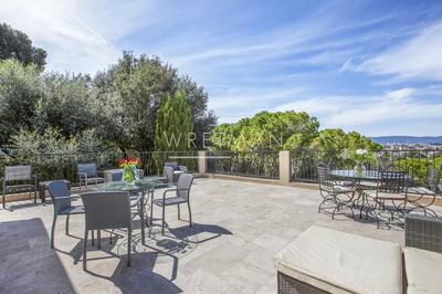 Villa - 233 m² - 6 pièces