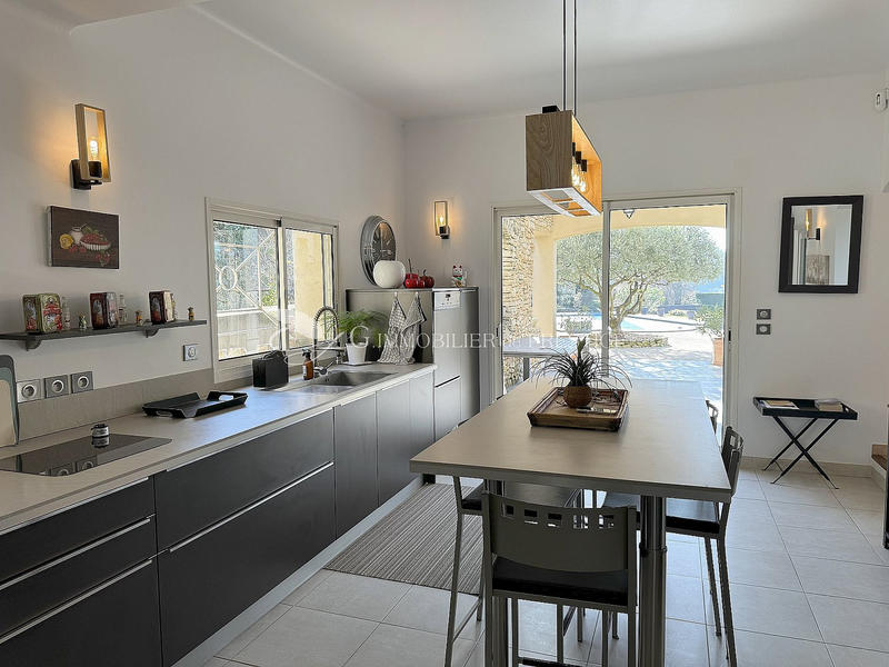 Villa - 250 m² - 6 pièces