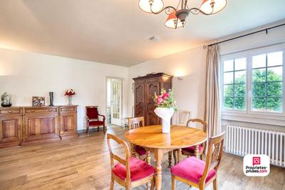 Maison - 231 m² - 8 pièces