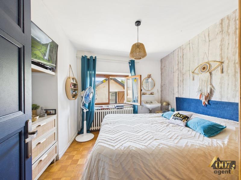 Maison - 225 m² - 8 pièces