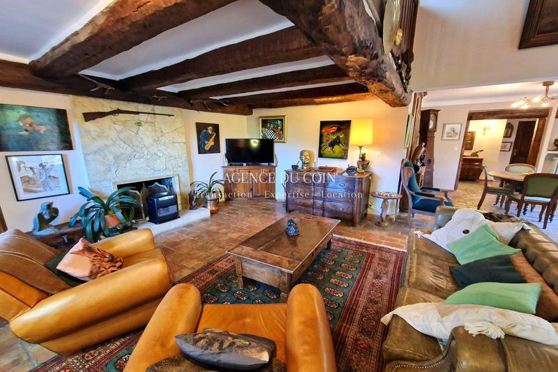 Maison - 240 m² - 5 pièces