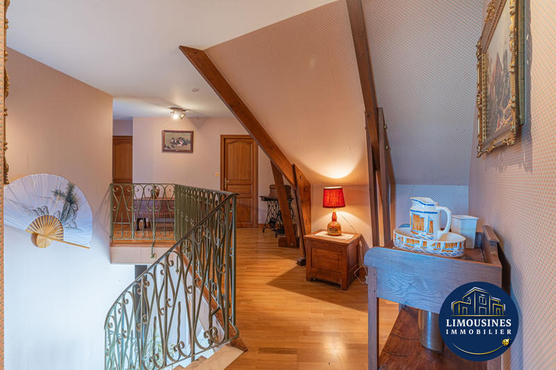 Maison - 206 m² - 8 pièces