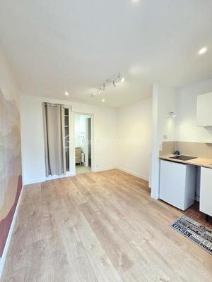 Studio - 14 m² - 1 pièce