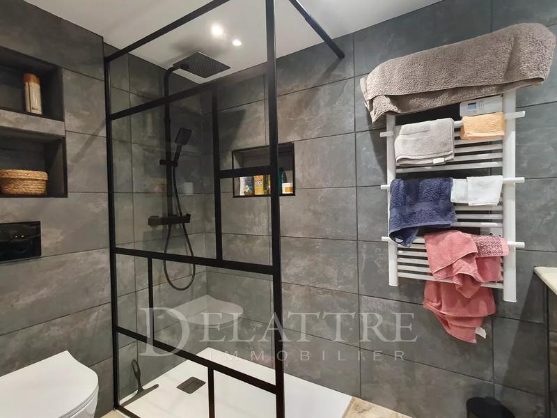 Maison - 180 m² - 8 pièces