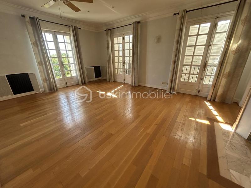 Propriété - 600 m² - 13 pièces