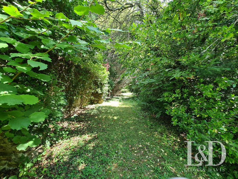 Maison - 230 m² - 13 pièces