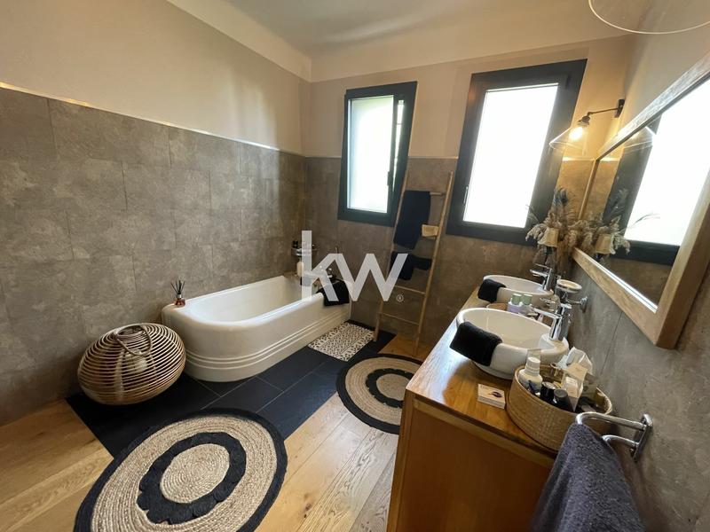 Maison - 142 m² - 5 pièces