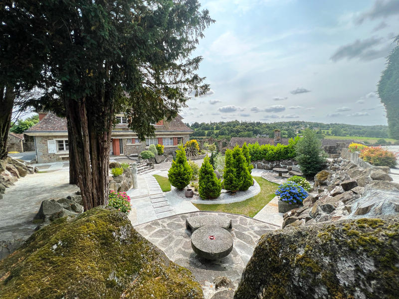 Propriété - 300 m² - 13 pièces